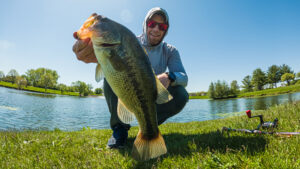 Bank Fishing Largemouth Bass AJ Hauser Ugly Tuff Bionic Blade Cabin Creek Oval Sinkin Worm Texas Rig