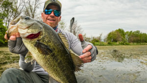 Canal Fishing Illinois Midwest Largemouth Bass Kayak Wacky Stickbait Strike King Zero