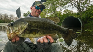 Canal Fishing Illinois Midwest Largemouth Bass Kayak Wacky Stickbait Strike King Zero tube culvert
