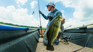 jon boat fishing largemouth midwest pads wood algae thick slop crowbar rowing row boat paddle paddles