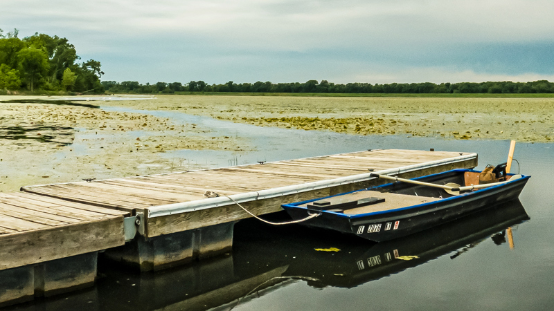 Jon Boat / Row Boat Rowboat Bass Fishing Lake