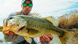 AJ Hauser Midwest Outdoors Illinois Fishing Fisherman Largemouth Bank Fishing Crowbar