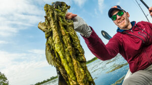 AJ Hauser Midwest Outdoors Minimalist Fisherman Kayak Muck Dirty Gross Gunk Largemouth Topwater Crowbar