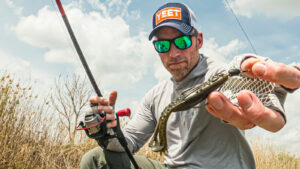 AJ Hauser Midwest Outdoors Minimalist Fisherman Bank Fishing Crowbar Bionic Blade Ugly Tuff